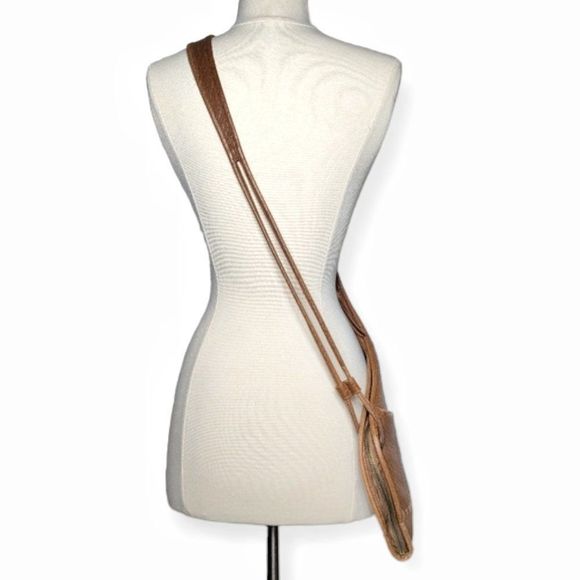 Vtg Hobo International Large Pebbled Leather Teardrop Crossbody Sling - Picture 7 of 16